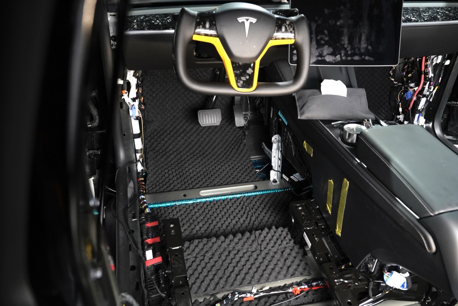 特斯拉Model Y全车隔音-底盘双层隔音施工完成还原内饰