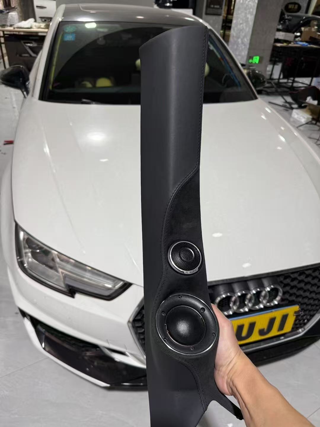 奥迪A4L音响改装-A柱倒模捷力JL Audio C7高音中音安装-真皮翻毛皮双拼包覆工艺实拍