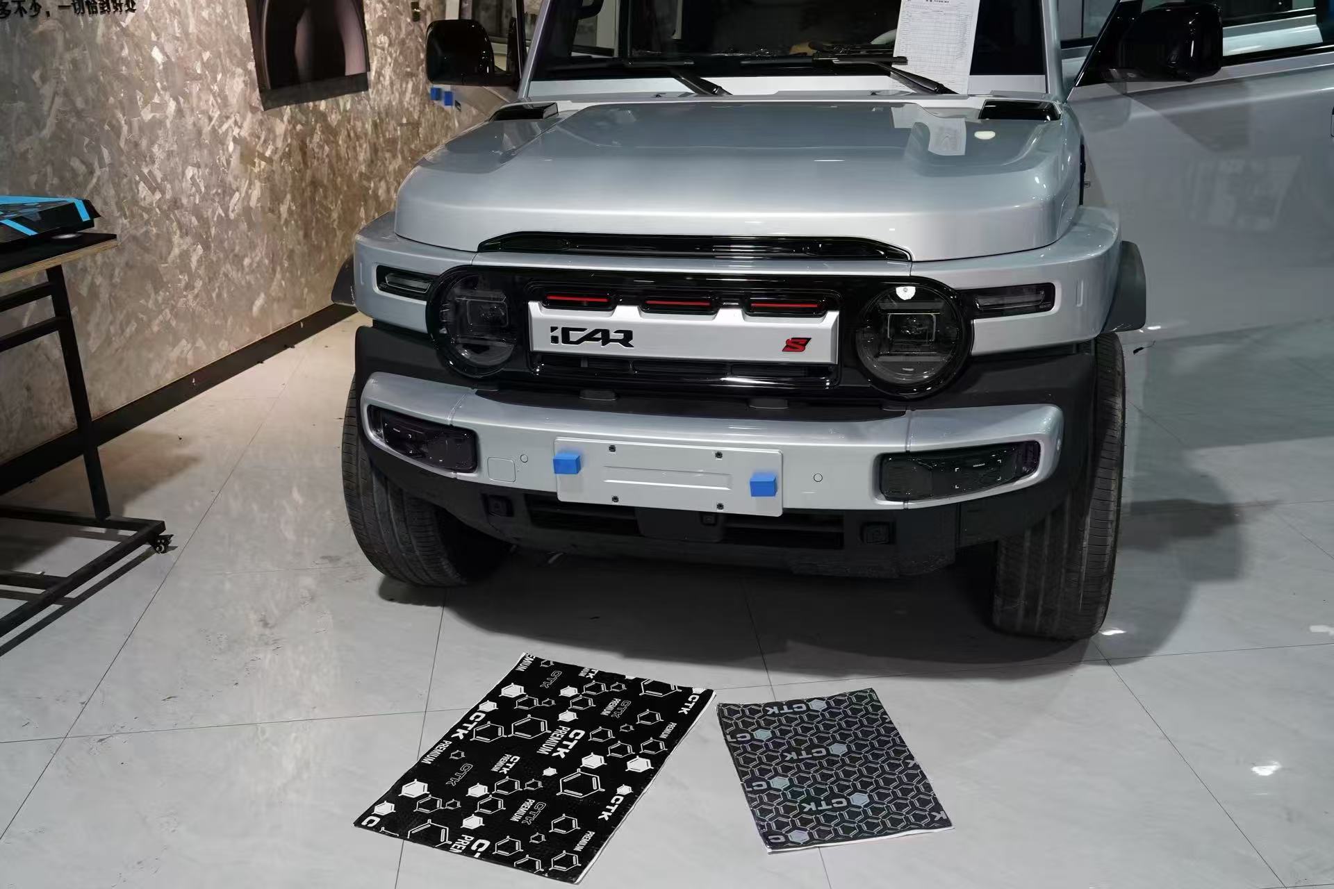 奇瑞iCAR V23汽车音响改装升级-义乌WUJI门店施工工位实拍-CTK隔音材料展示-车头正面照