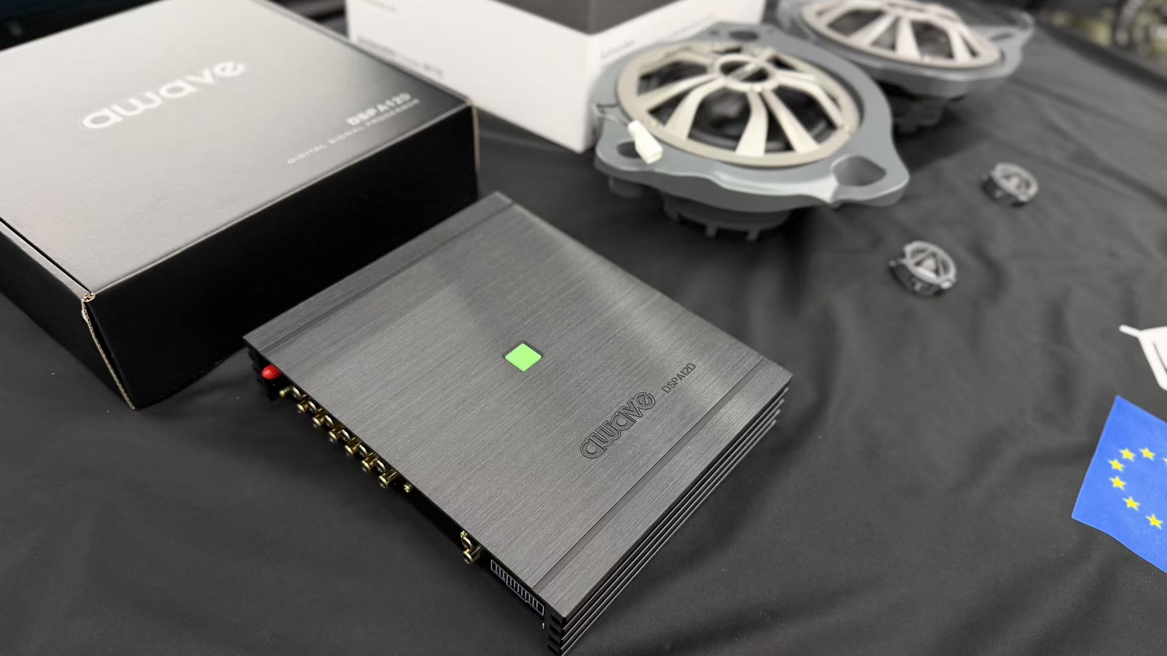 奔驰E300L音响改装-awave爱威A12Pro 12路DSP功放主体特写