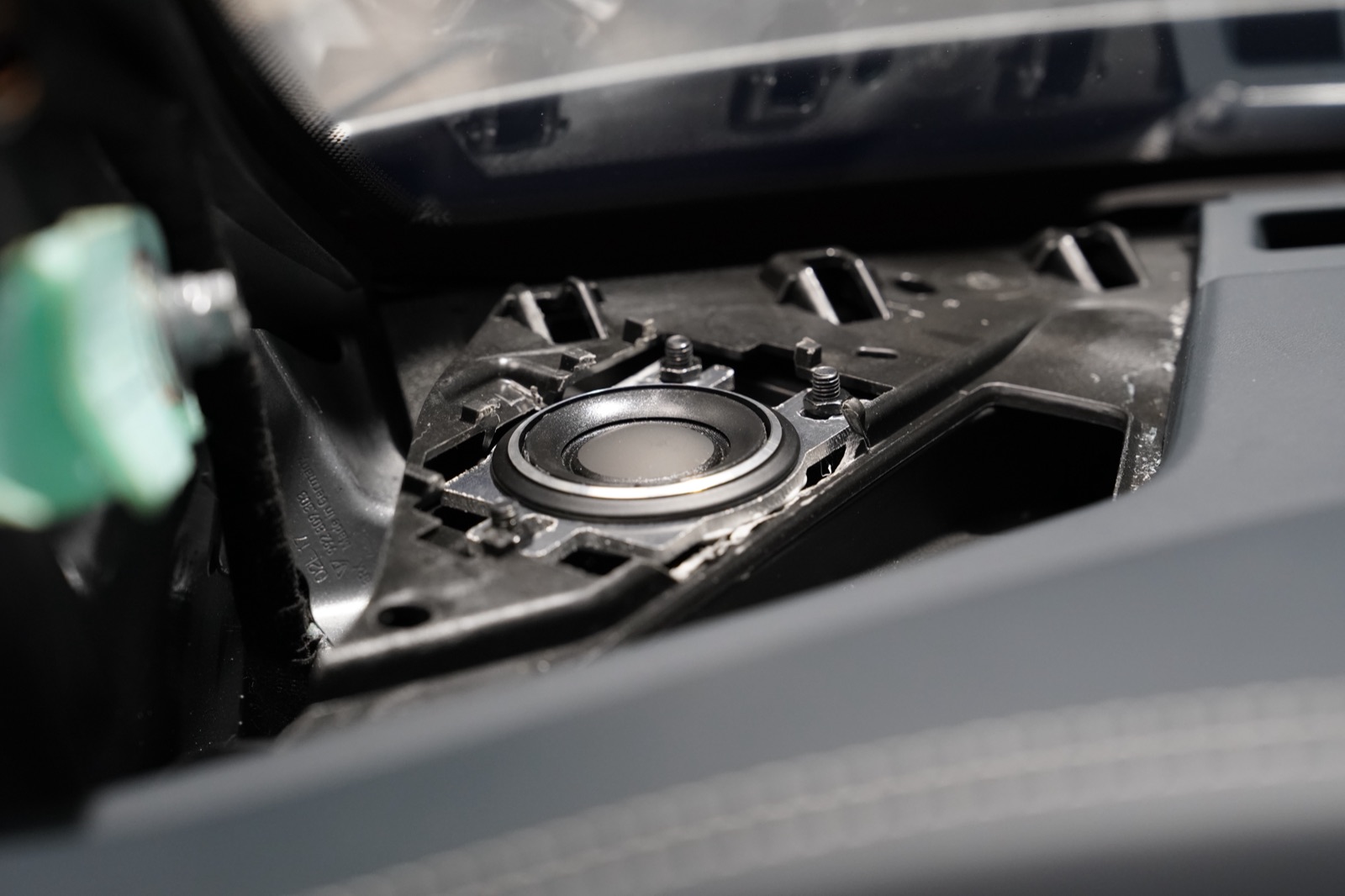 保时捷911 Turbo S音响升级-仪表台施工