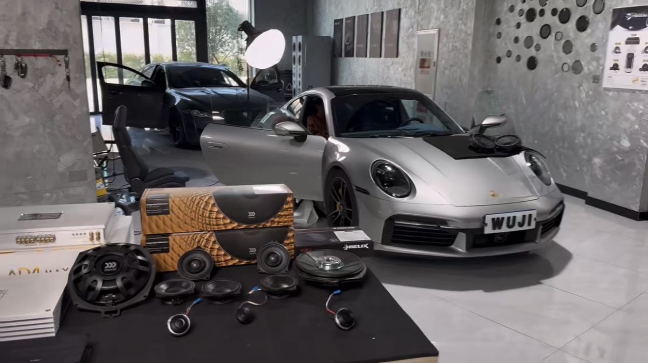保时捷911 Turbo S音响升级-尾箱功放安装FEM AD4喜力士DSP